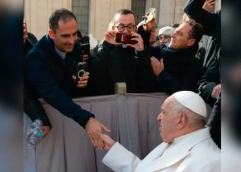 Dos mendocinos que viven en Roma relataron el impacto de la muerte del Papa: “Nadie lo puede creer”