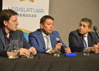 Alfredo Cornejo oficializó la designación del juez Carlos Torres