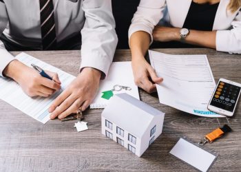 Expectativas de los agentes inmobiliarios tras la salida del cepo pero quejas por la desregulación de su actividad