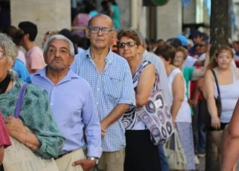 Jubilados recibirán un ajuste del 3,73% en mayo, pero ese porcentaje no se aplica al bono de $70.000