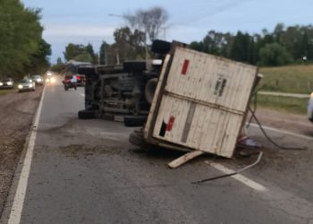 Siniestro vial con una camioneta que transportaba caballos