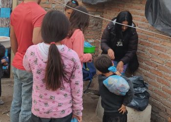 Desde la agrupación “Fierritos solidarios” trabajan con un “merendero móvil”