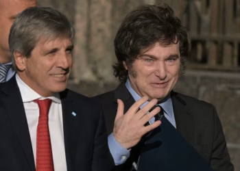 El Gobierno prepara el plan “Tormenta de dólares” para hacer caer la cotización hasta los 1.000 pesos