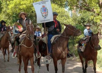 La Federación Gaucha entronizó a la Virgen de Guadalupe en el cerro Bola