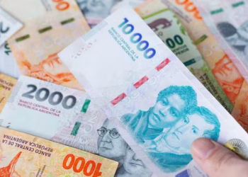 Cierran todos los bancos del país por 96 horas: cómo sacar plata en comercios y cuál es el nuevo tope