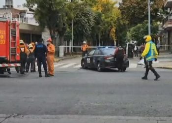 Relatos salvajes en Argentina: Un conductor fue apuñalado en una discusión, atropelló a una mujer tras descompensarse y ambos murieron