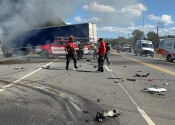 Conmoción en Córdoba: venían discutiendo, ella se tiró del auto y él murió calcinado tras chocar con un camión