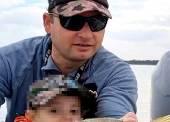 Salieron en barco y nunca volvieron: la misteriosa desaparición de un guía y su hijo de 3 años