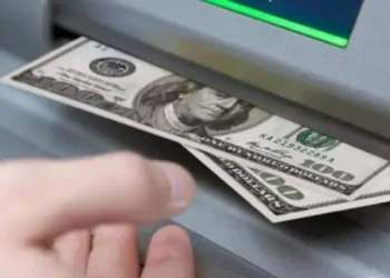 ¿Compro o vendo? Cómo cerró el dólar en el último día de abril