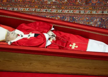 Qué es la tanatopraxis, la técnica de conservación de cuerpos que el Vaticano utilizó para preservar al papa Francisco