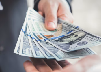 Se renueva el cupo de US$200 mensuales para comprar dólares en el banco: quiénes pueden acceder en abril