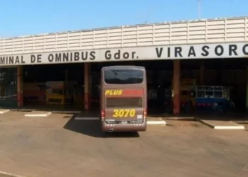 Corrientes: Un micro llegó a la terminal y descubrieron que arrastraba un cadáver