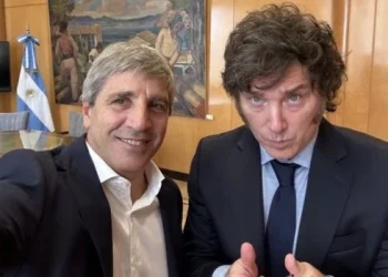 Milei y Caputo dan las puntadas finales al plan para atraer los dólares del colchón