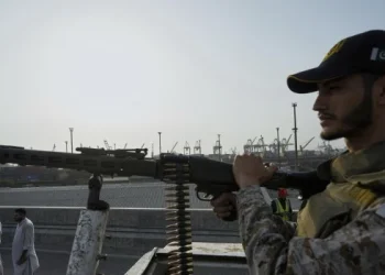 Pakistán dice que India disparó misiles contra tres bases aéreas