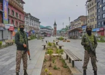 India acusó a Pakistán de violar el alto el fuego e informó de inminentes represalias