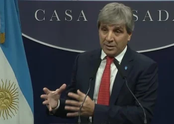 Caputo refutó la acusación de un periodista que le preguntó si iba a declarar su dólares debajo del colchón