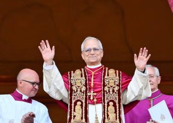 El primer mensaje de León XIV: un «llamado a la paz» a “todos los pueblos»