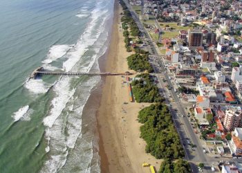 Sueñan con conocer el mar: estudiantes de la escuela Antonio Di Benedetto trabajan para poder viajar a Mar de Ajó