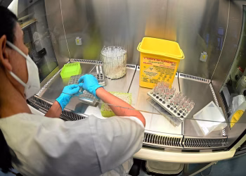 Suspendieron la elaboración de medicamentos de un laboratorio y ordenaron el retiro del mercado de sus productos tras un brote bacteriano