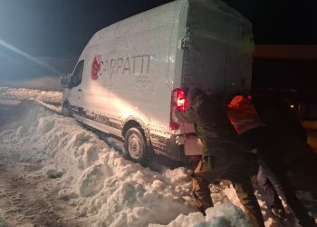 Carabineros del Maule rescataron a tres argentinos atrapados en la nieve en Paso Pehuenche