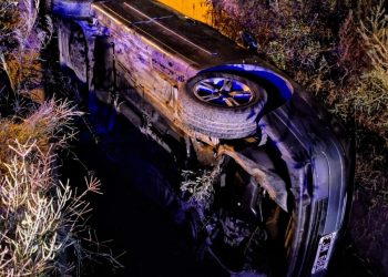 Conductor borracho cayó al desagüe de avenida Alberdi