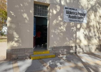 La biblioteca de la escuela Iselín busca voluntarias para trabajar en atención al público