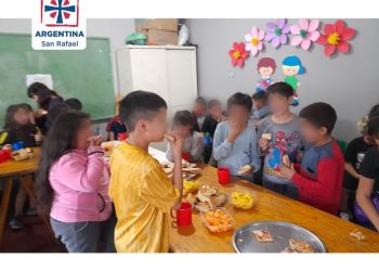 Reabrió el merendero de Cáritas en su sede central y asisten niños de entre cuatro y doce años