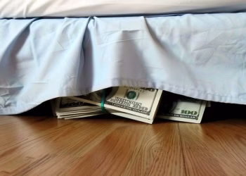 El Gobierno analiza habilitar que se puedan usar los “dólares del colchón” firmando una declaración jurada