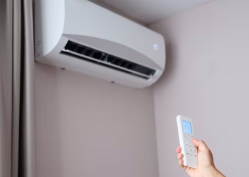 Se viene el frío: a qué temperatura hay que poner el aire acondicionado en invierno para no gastar de más