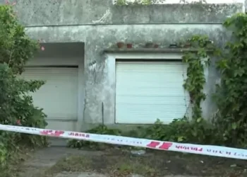 Encontraron escalofriantes cartas del hombre que vivió 4 años con el cadáver de su mamá en una casa de La Plata