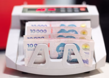 Cuánto efectivo se puede retirar del banco sin tener problemas con ARCA tras los cambios del Gobierno