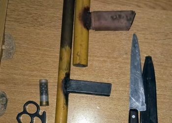 Detuvieron a un joven con una tumbera y una manopla