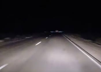 Una madre intentó matar a su hija de 2 años en Neuquén: la empujó a la ruta cuando pasaba un camión