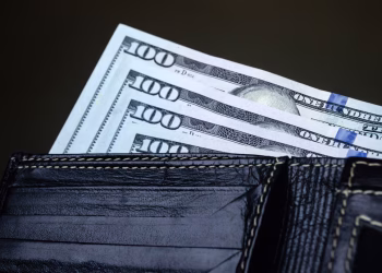 Consejos para ahorrar en tiempos de incertidumbre económica (en Estados Unidos)