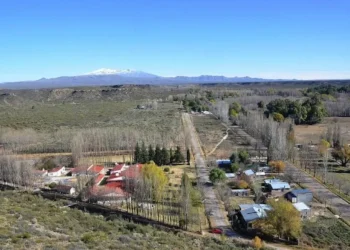 ¿Cuál es el distrito al que viajar en colectivo desde San Rafael cuesta más que ir a Mendoza?