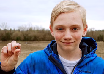 Increíble pero real: Un nene de 14 años jugaba en un parque y encontró un tesoro valuado en más de 1 millón de dólares