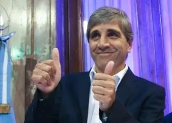 Ya hay municipios que empiezan a bajar impuestos, como pide Caputo