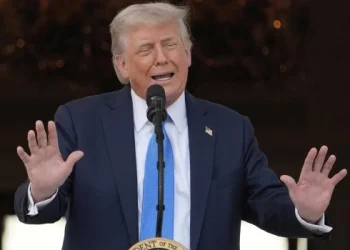 Trump anuncia veto y restricciones a viajeros de 19 países que entrarán en vigor el lunes