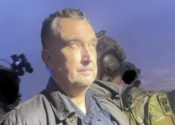 Se rindió en un bosque el asesino de la legisladora y podría recibir la pena capital por sus ataques a tiros en Minesota
