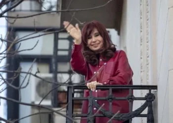 Cristina Kirchner pidió una aclaratoria para saber si puede salir al balcón a saludar