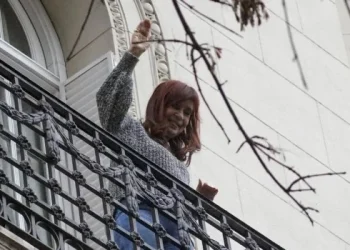 Para la defensa de CFK, los límites a las visitas vulneran sus derechos políticos
