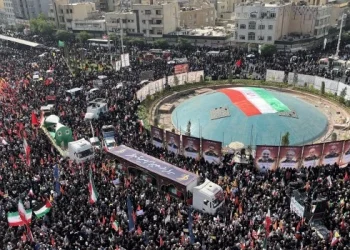 Irán celebra un multitudinario funeral de militares y científicos muertos por el ataque de Israel