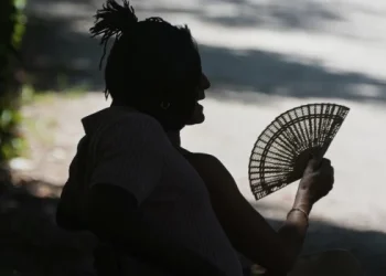 Temperaturas abrasadoras azotan a Europa y ponen regiones en alerta máxima