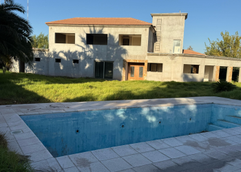 Subastaron la mansión del exintendente Luis Lobos: cuánto pagaron