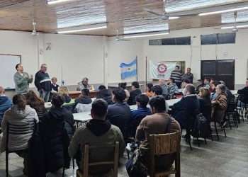 A sala llena comenzó el curso para nuevos radioaficionados en San Rafael