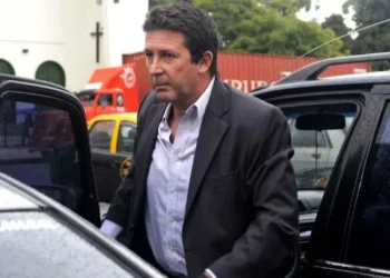 Ruta del dinero K: Fabián Rossi se presentó en Comodoro Py y quedó detenido para cumplir su condena