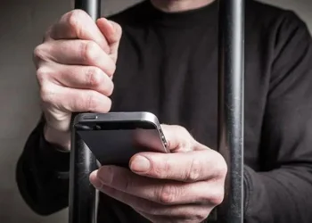 Qué empresas compiten en la millonaria licitación para bloquear celulares en las cárceles de Mendoza