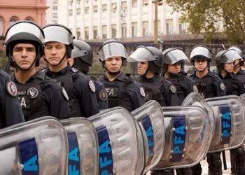 Policía Federal: el gobierno nacional quiere una fuerza más capacitada y atacar el ciberdelito en las redes sociales