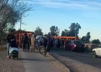 Caos en la Isla: guerras de piedras entre vecinos, casas quemadas y heridos