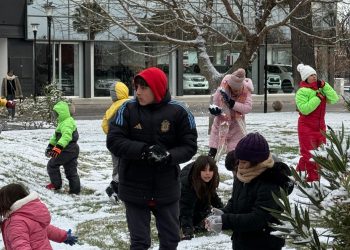 Postales invernales: San Rafael se cubrió de blanco y familias disfrutan de jugar en la nieve